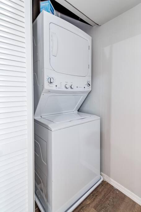 Suite 1 On Southport 4 Queen Beds Чикаго Экстерьер фото